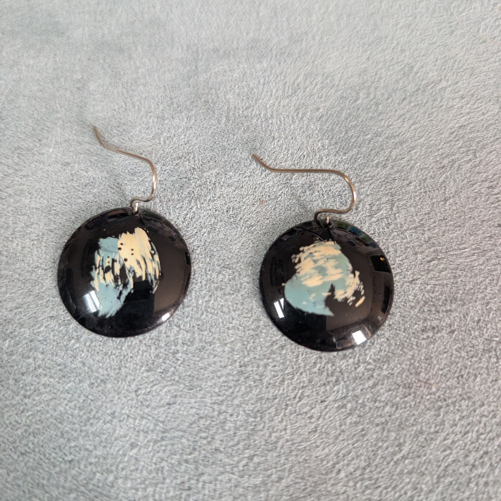 Vintage 1980s Black and Cream Round Earrings